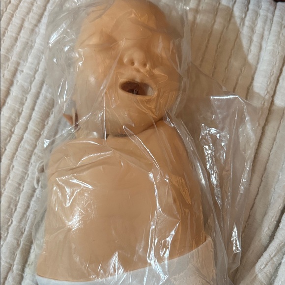CPR Doll - Picture 3 of 3